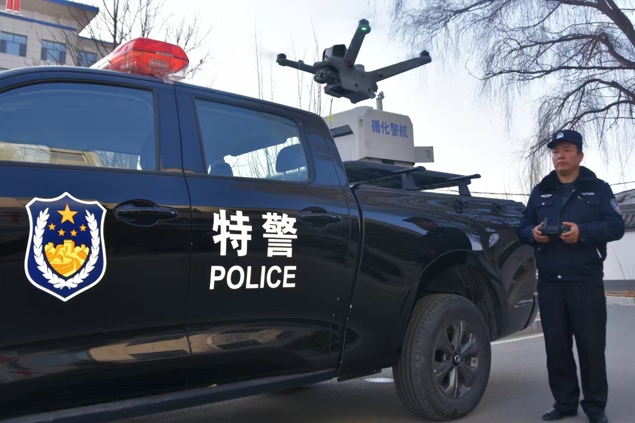 民警操縱無人機